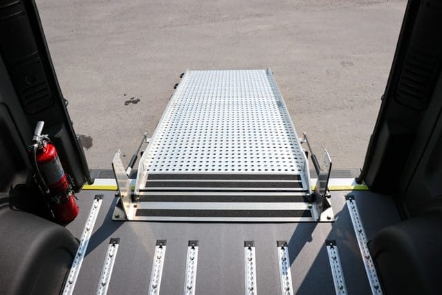 rampe d'accès en aluminium pour fourgonnette en fauteuil roulant