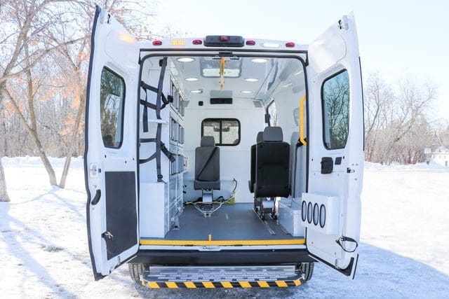 Intérieur du fourgon d'intervention mobile (fourgon NEMT)