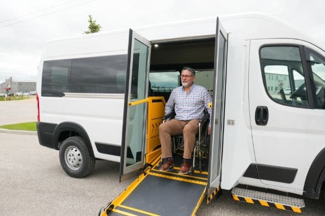 Portes de style bus sur un P4 3-en-1 de MoveMobility